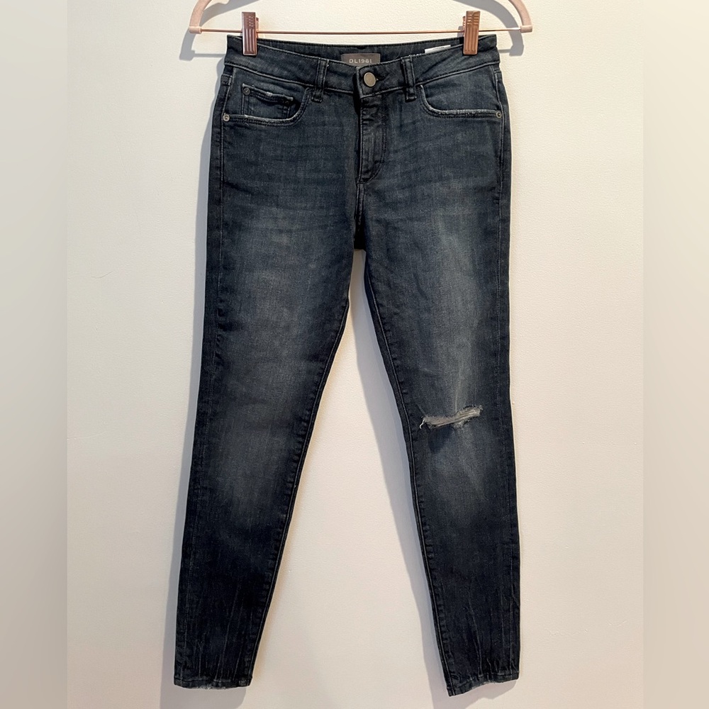 DL1961 Chloe Skinny Admiral Distressed Girls Jeans. Size 14.